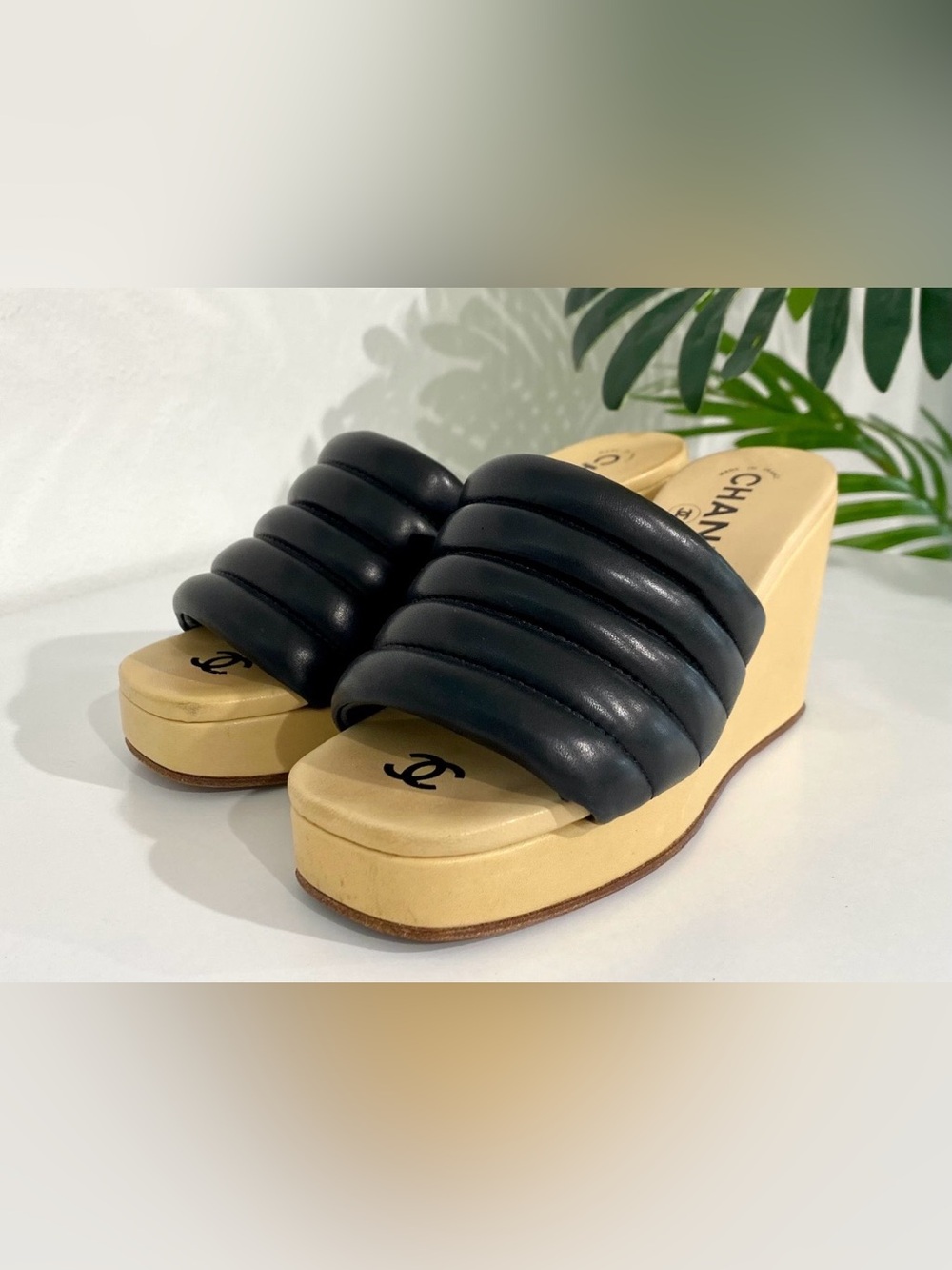 CHANEL Black Quilted Leather Slide Sandals with Cream Footbed Vintage 37.5 7